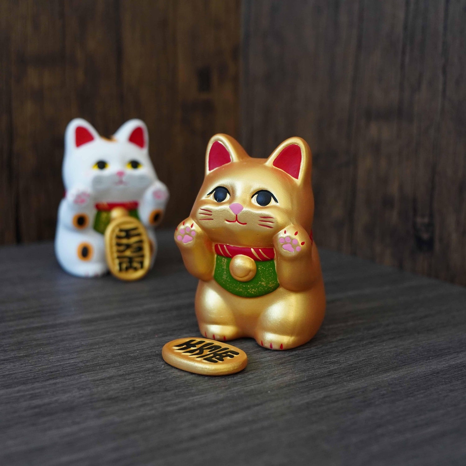 JAPAN Ryukodo - Flat-Faced Lucky Cat (White)